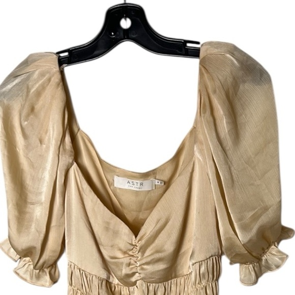 ASTR The Label balloon sleeve smocked top, ruffles,peplum, gold,whimsy,feminine - Picture 4 of 11